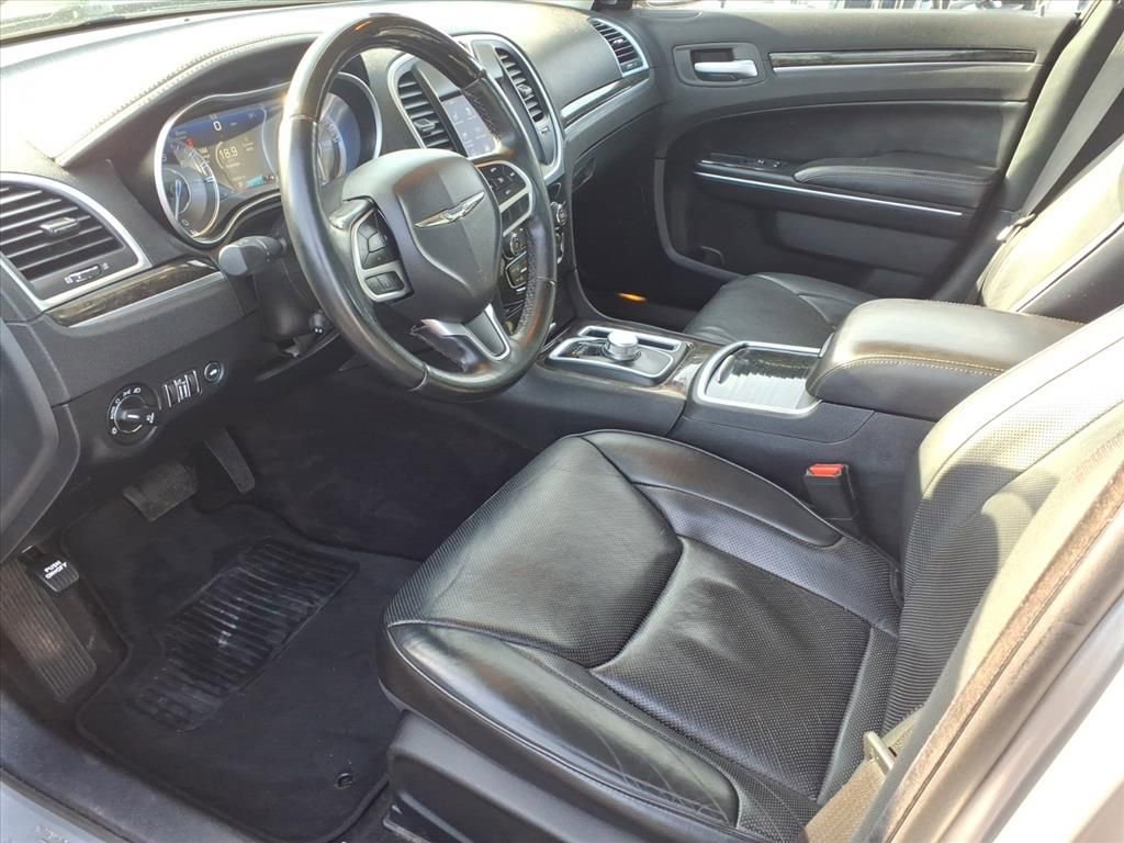 Used 2018 Chrysler 300 Limited image 14