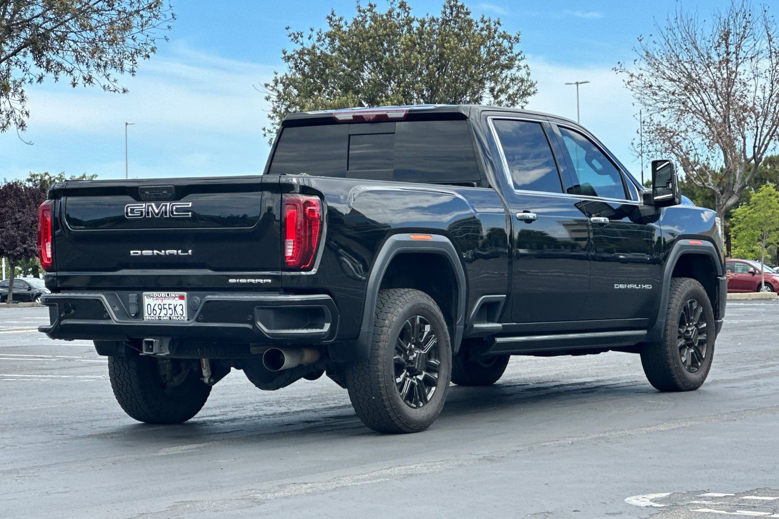 Used 2022 GMC Sierra 2500 Denali w/ Denali Black Diamond Edition AWD/4WD image 4