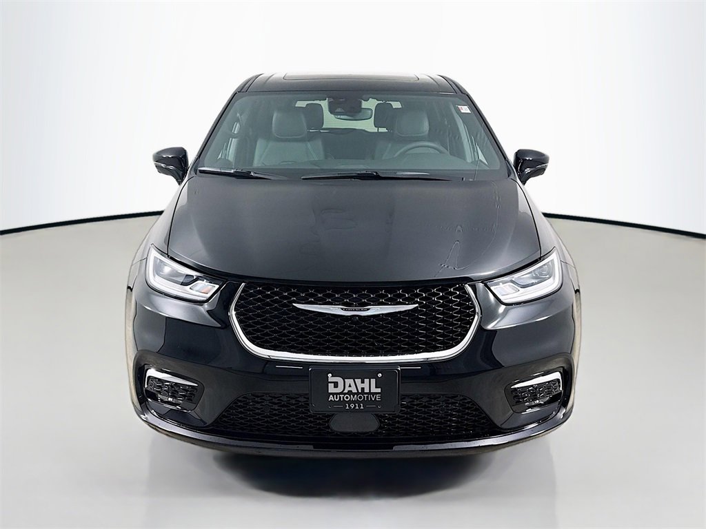 New 2026 Chrysler Pacifica Select image 2