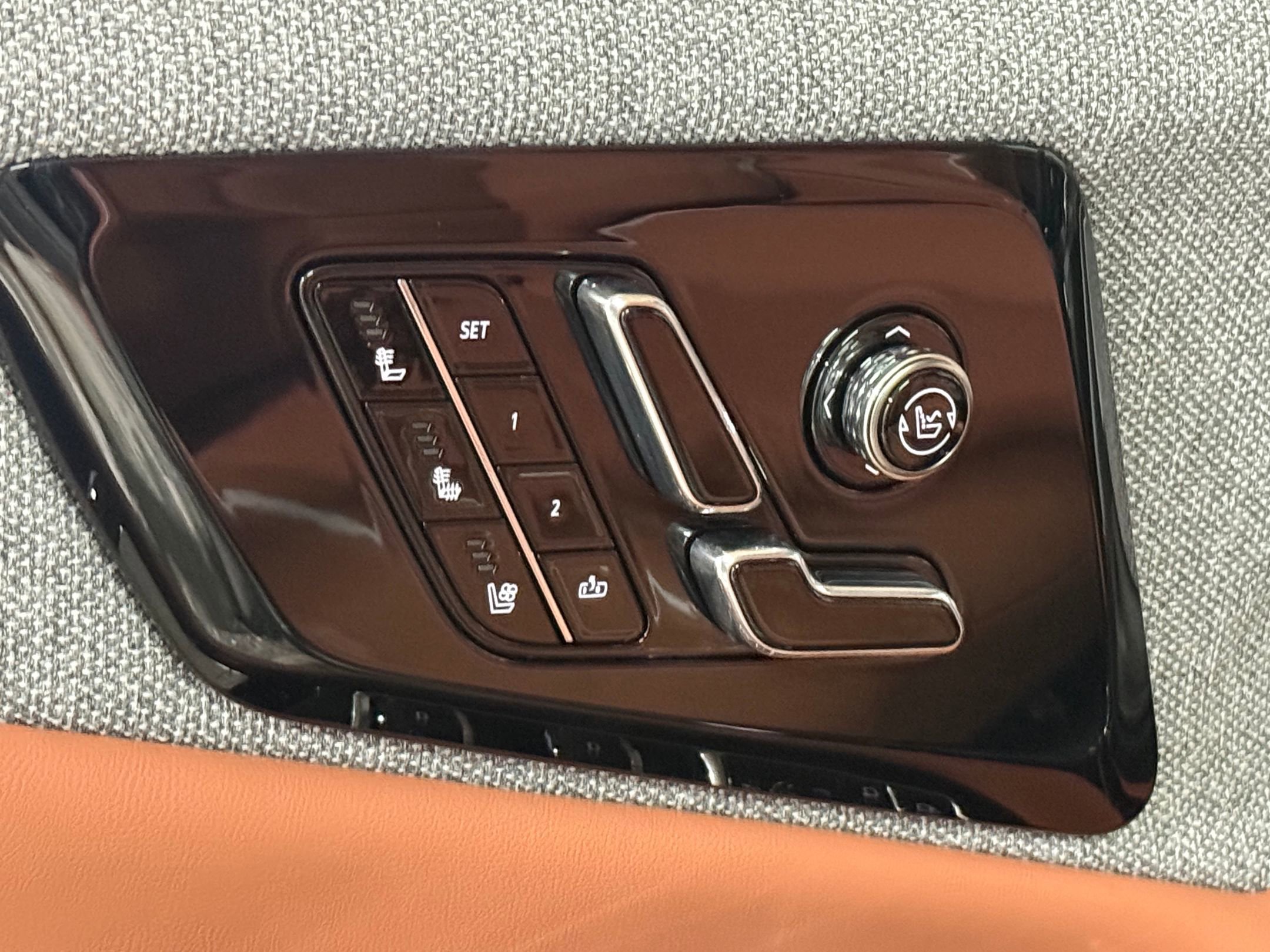 New 2026 Cadillac Optiq Luxury 2 image 23