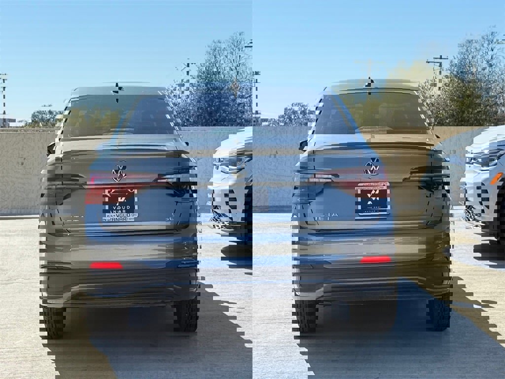 Used 2024 Volkswagen Jetta SE image 8