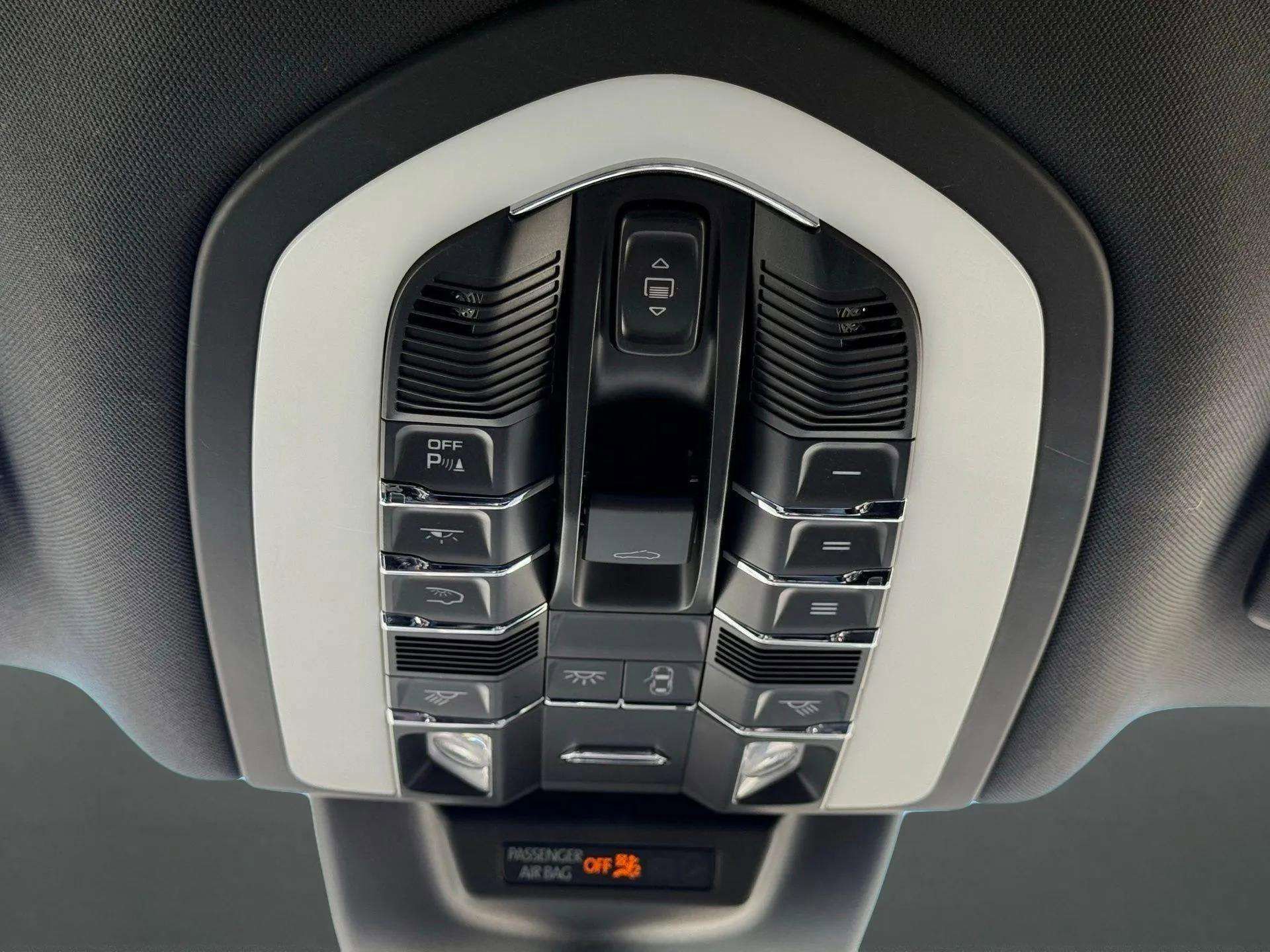 Used 2024 Porsche Macan image 29