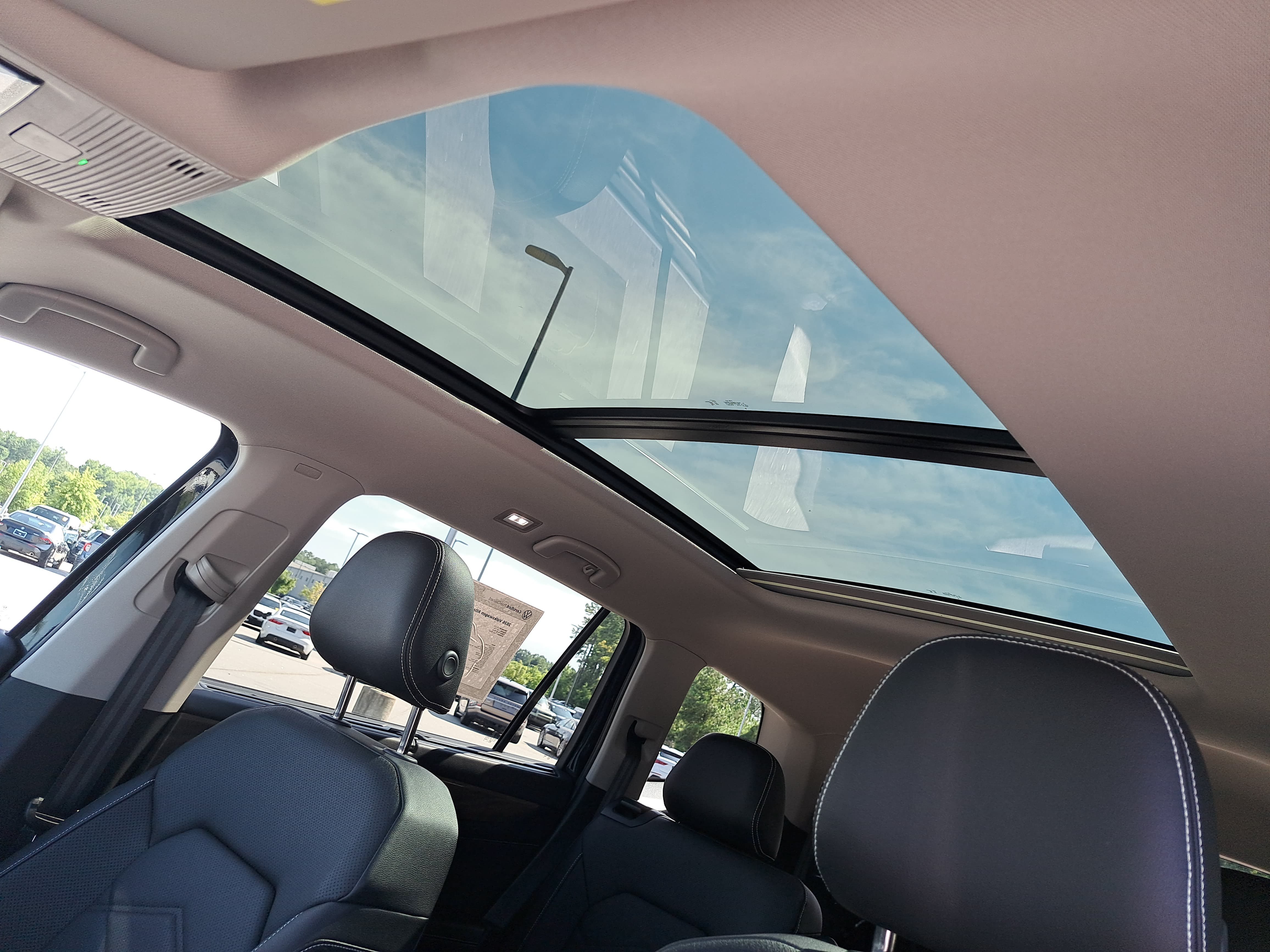 Certified 2026 Volkswagen Atlas SE w/ Panoramic Sunroof Package FWD image 32
