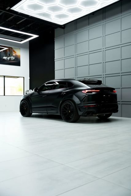 Used 2021 Lamborghini Urus AWD/4WD image 21