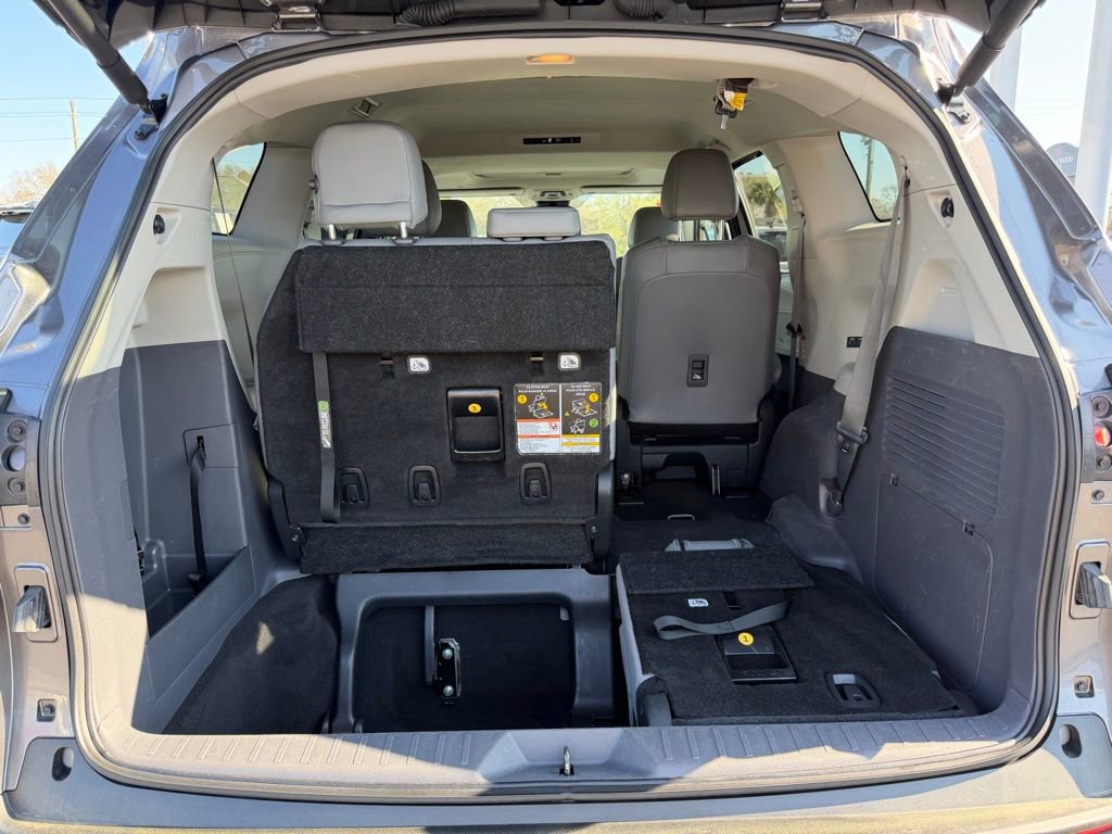 Used 2024 Toyota Sienna XLE image 27