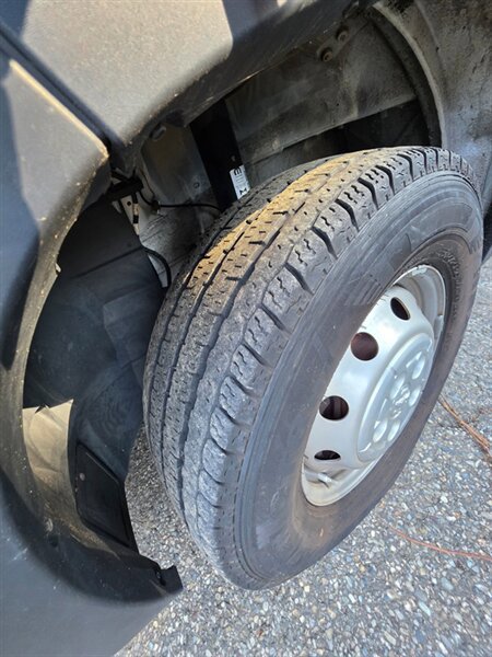 Used 2021 RAM ProMaster 2500 FWD image 3