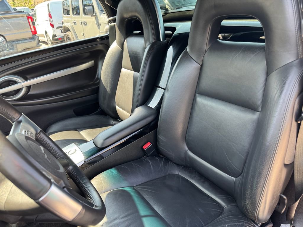 Used 2003 Chevrolet SSR w/ Preferred Equipment Group RWD image 19
