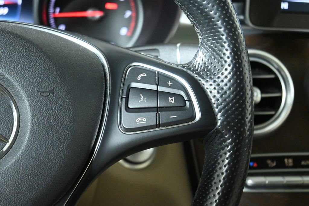 Used 2019 Mercedes-Benz GLC 300 4MATIC image 17