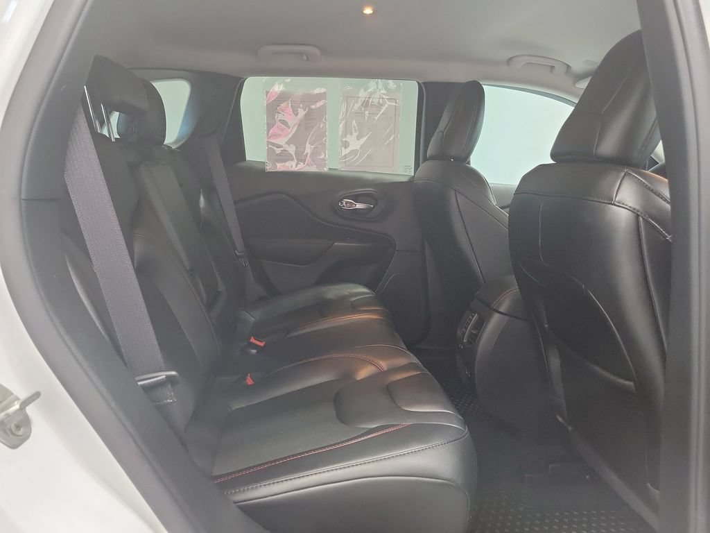 Used 2023 Jeep Cherokee Trailhawk AWD/4WD image 19