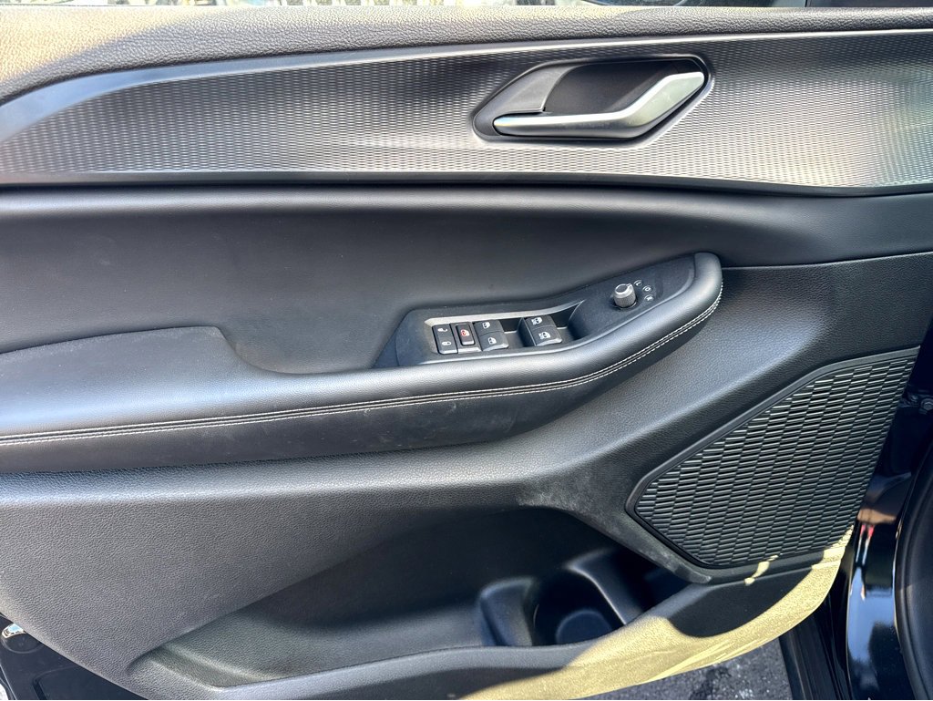 Used 2023 Jeep Grand Cherokee Laredo image 12