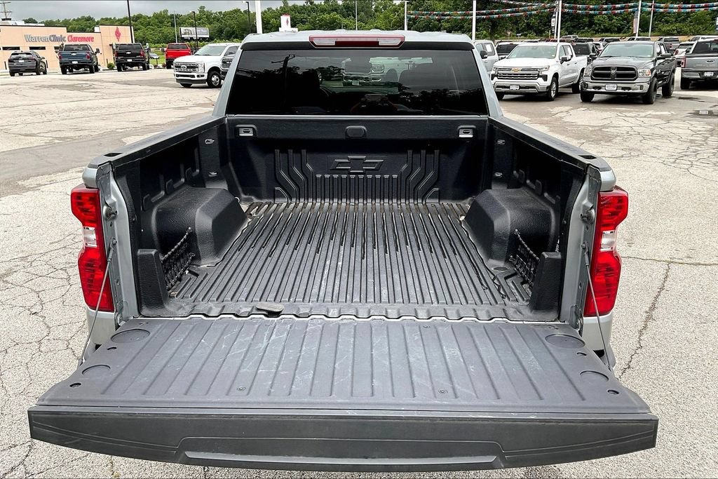 Used 2024 Chevrolet Silverado 1500 LT AWD/4WD image 25