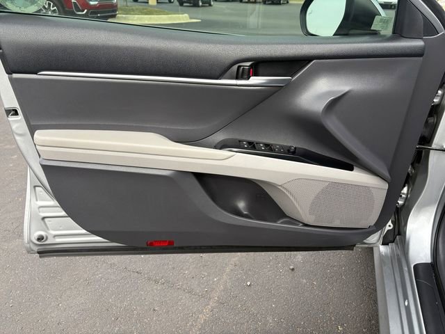 Used 2020 Toyota Camry LE w/ Convenience Package image 17