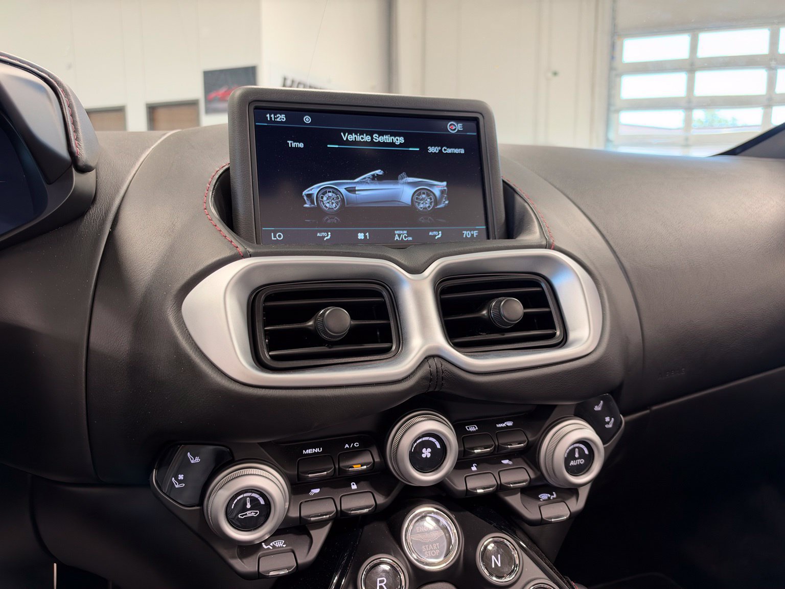 Used 2021 Aston Martin V8 Vantage Roadster RWD image 31