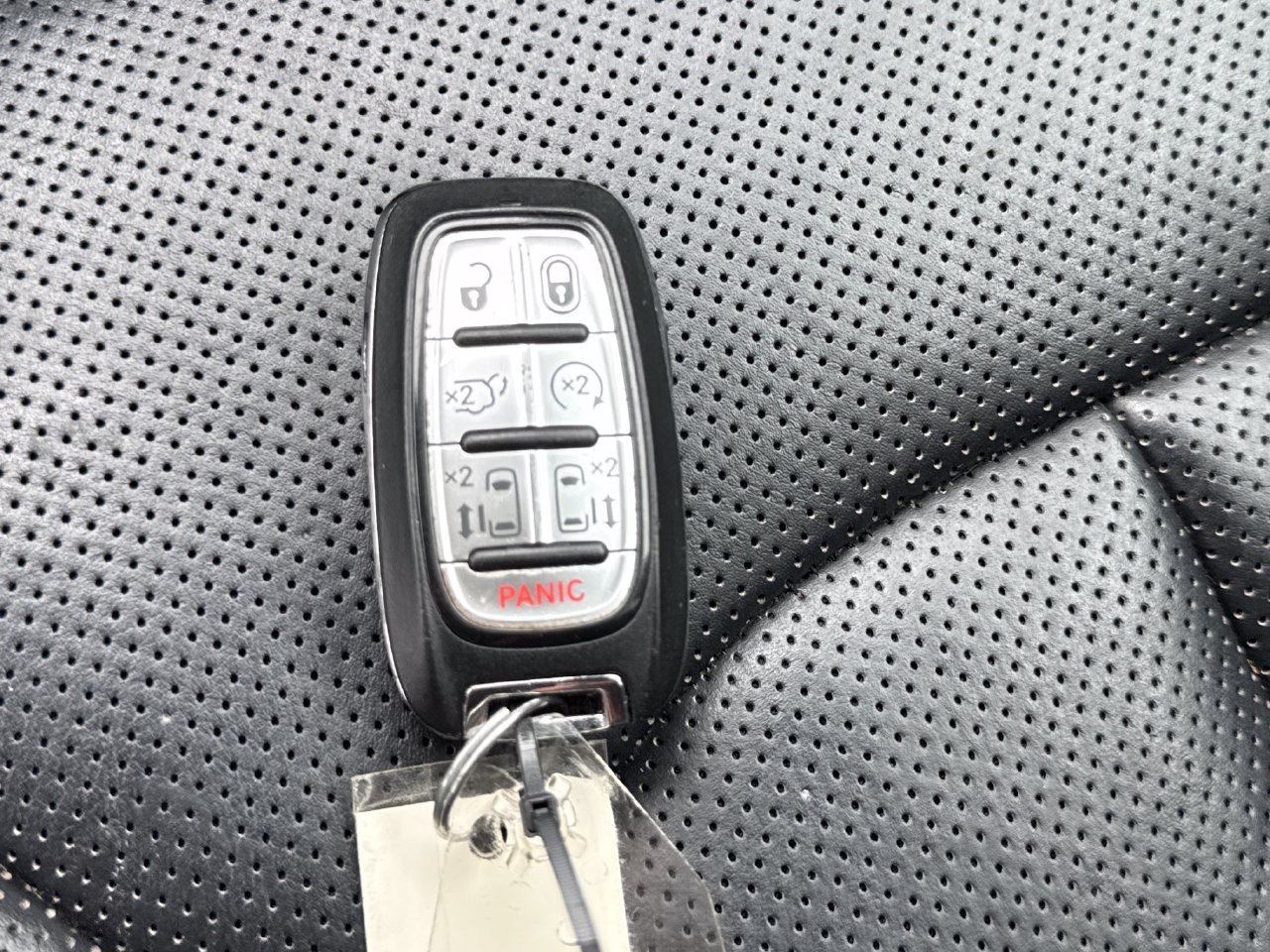 Used 2018 Chrysler Pacifica Limited FWD image 24