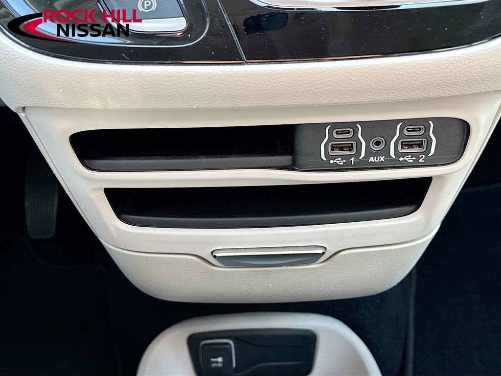 Used 2023 Chrysler Pacifica Touring-L FWD image 21