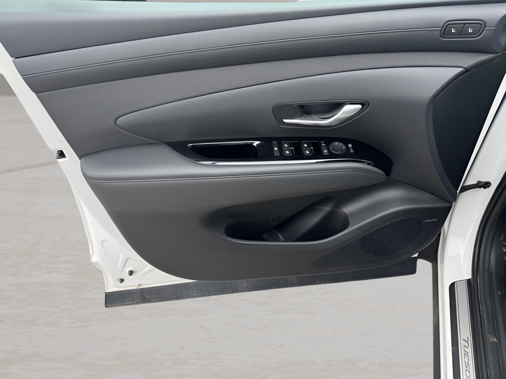 Used 2025 Hyundai Tucson Limited FWD image 16