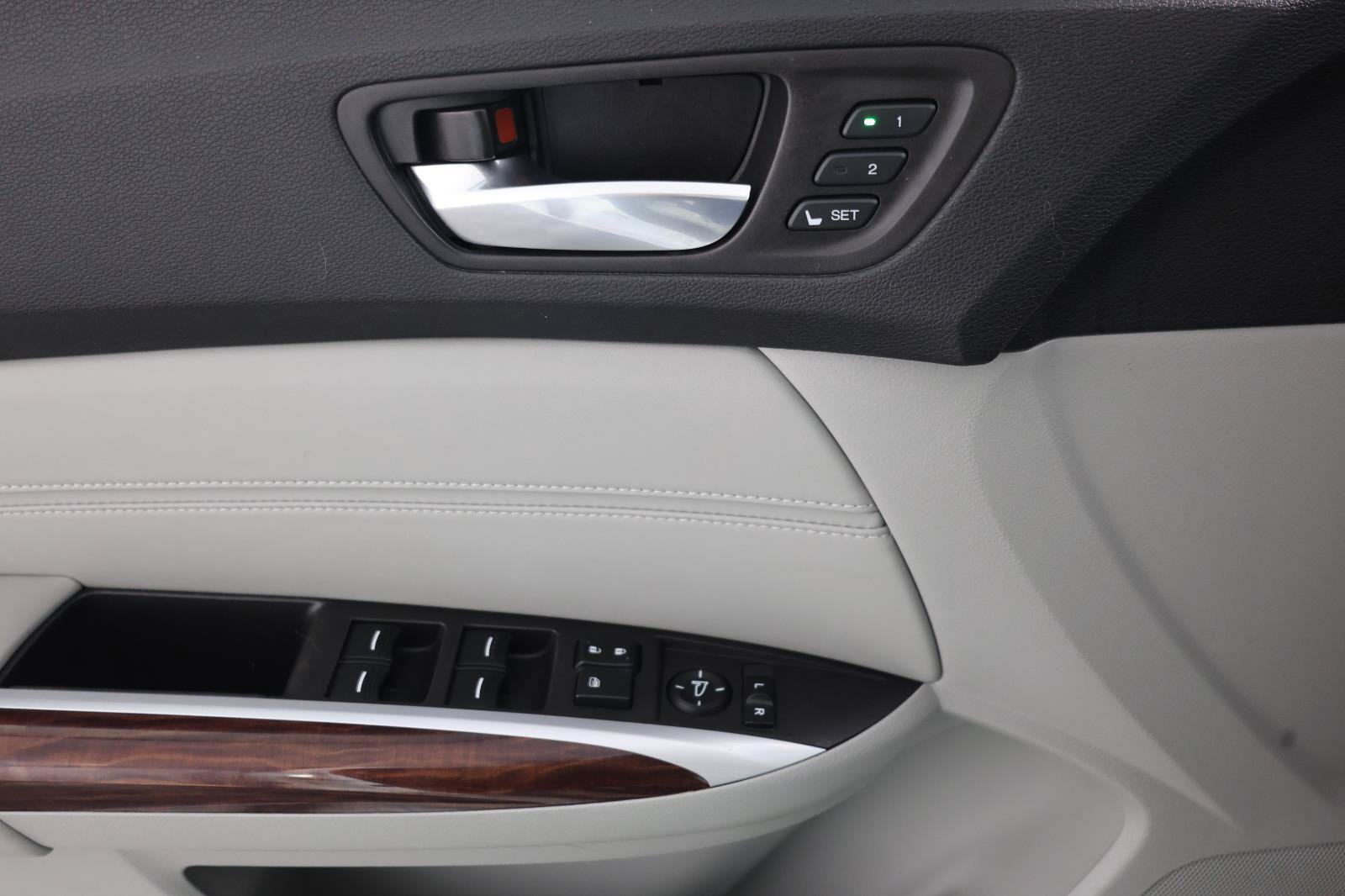 Used 2016 Acura TLX FWD image 24