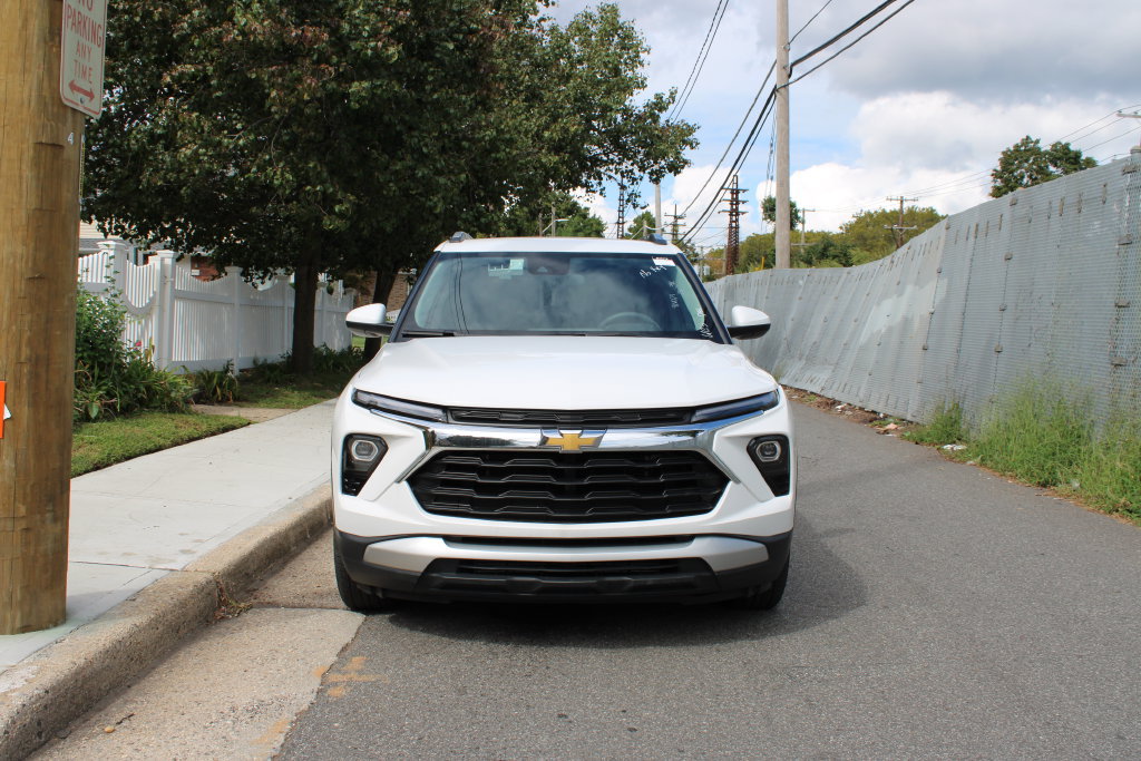 Used 2025 Chevrolet TrailBlazer LT FWD image 2
