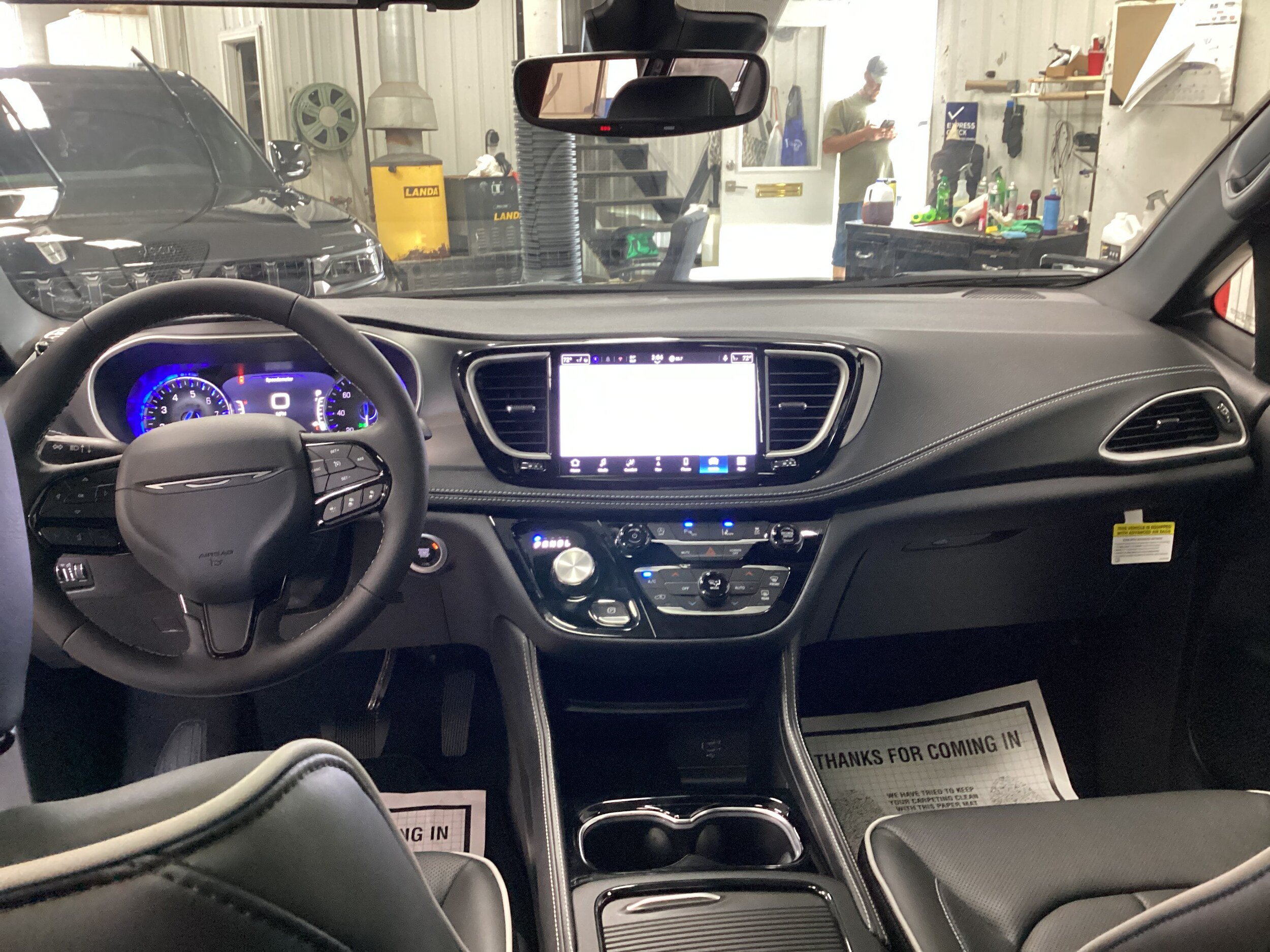 New 2027 Chrysler Pacifica Limited AWD/4WD image 17