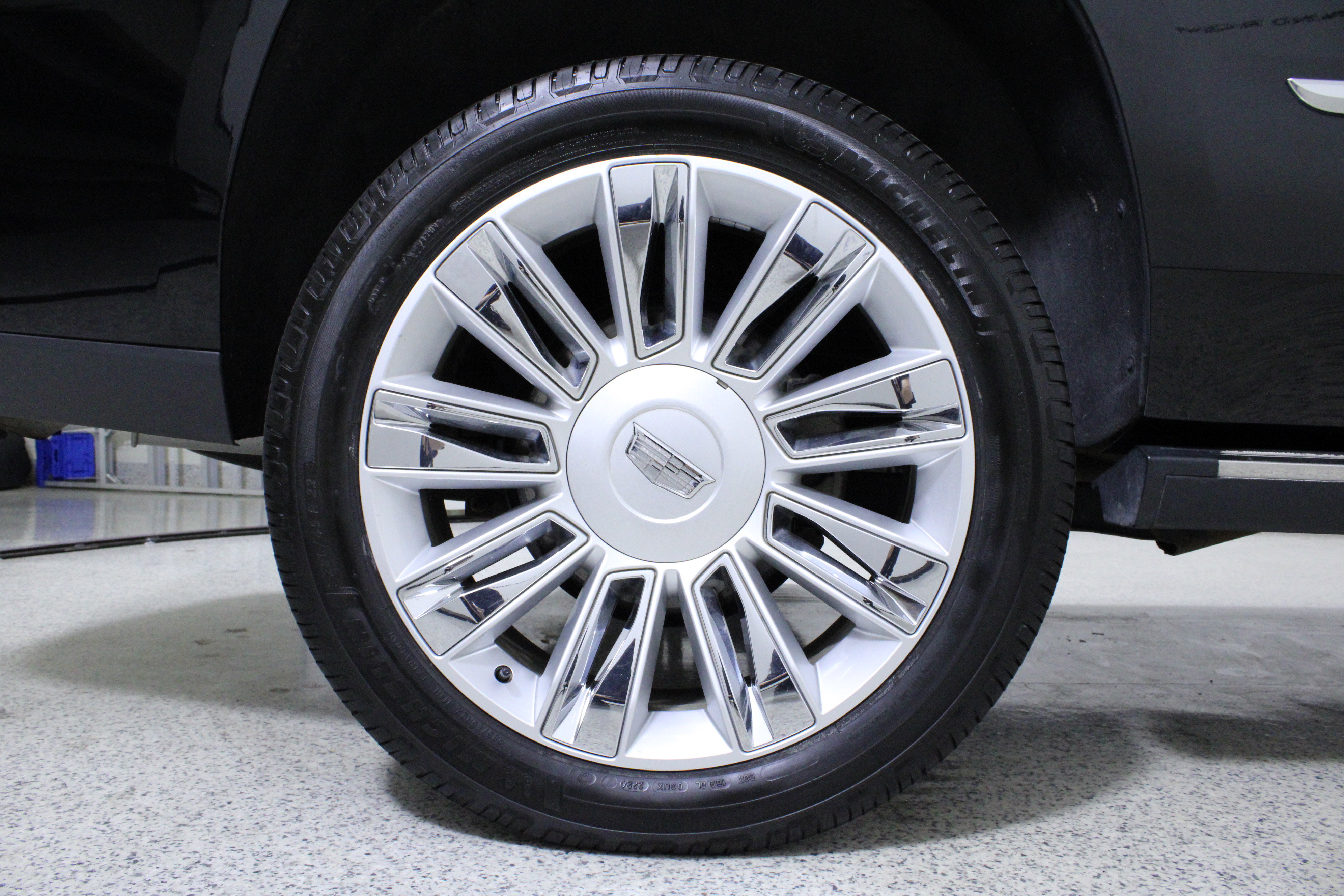 Used 2017 Cadillac Escalade Platinum image 8