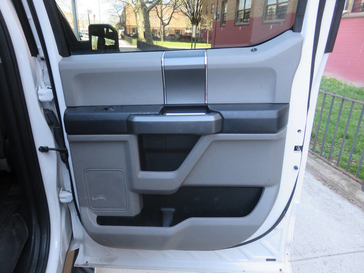 Used 2017 Ford F150 XLT w/ Equipment Group 302A Luxury AWD/4WD image 28