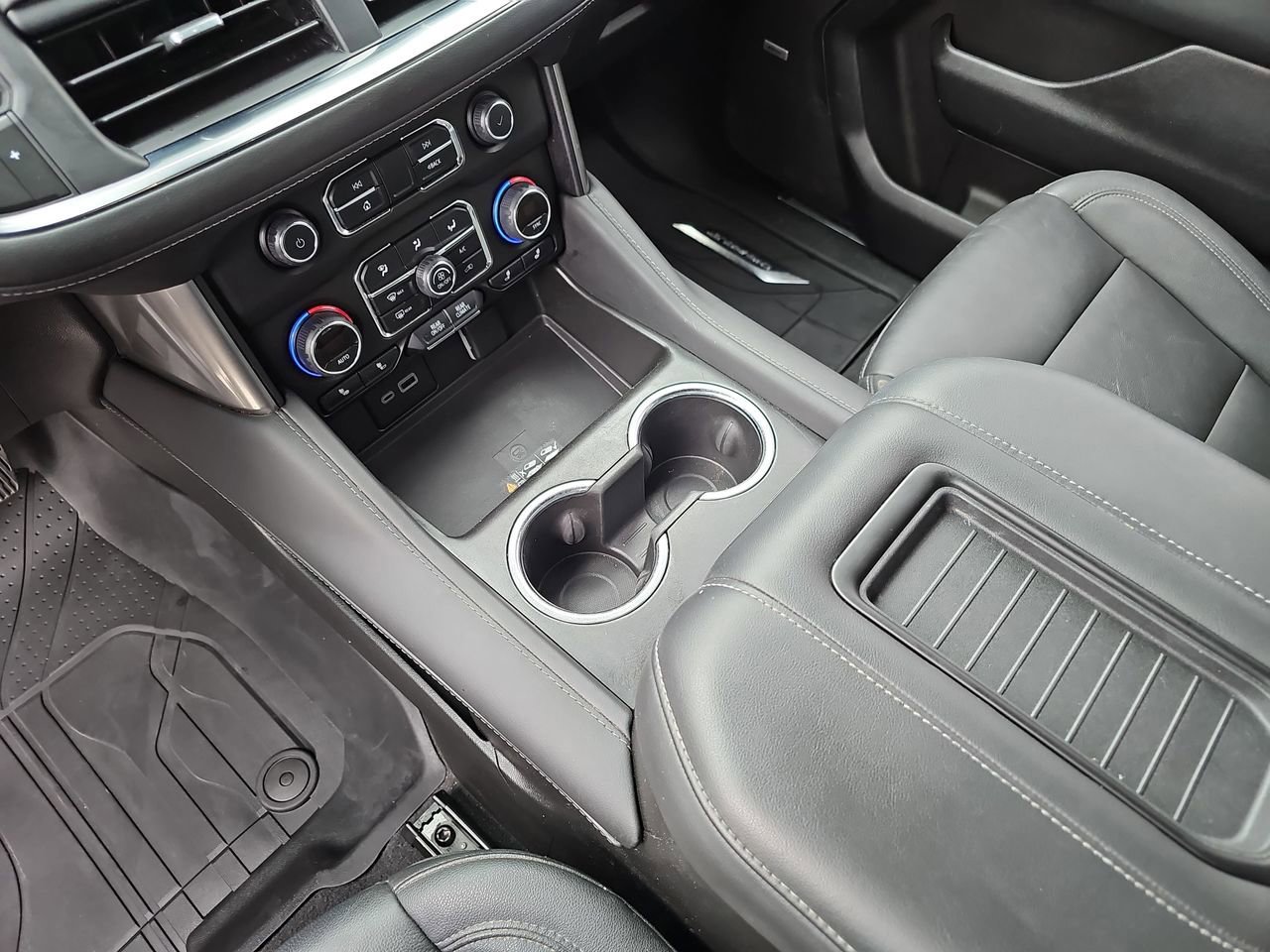 Used 2023 Chevrolet Tahoe Z71 w/ Luxury Package image 31