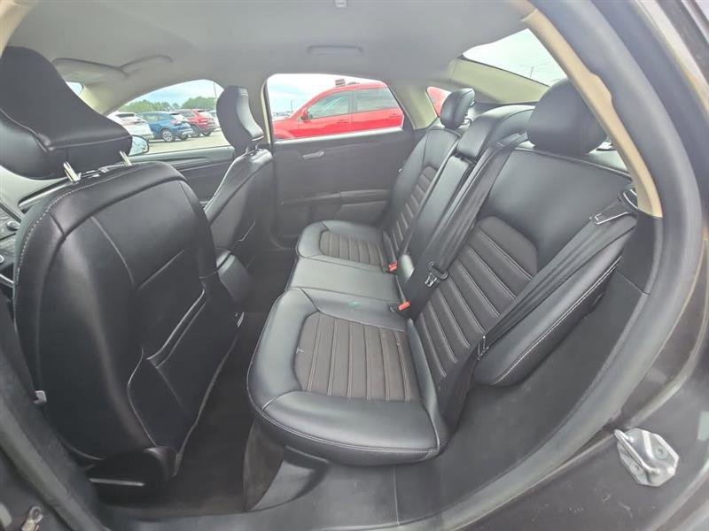 Used 2018 Ford Fusion SE image 9