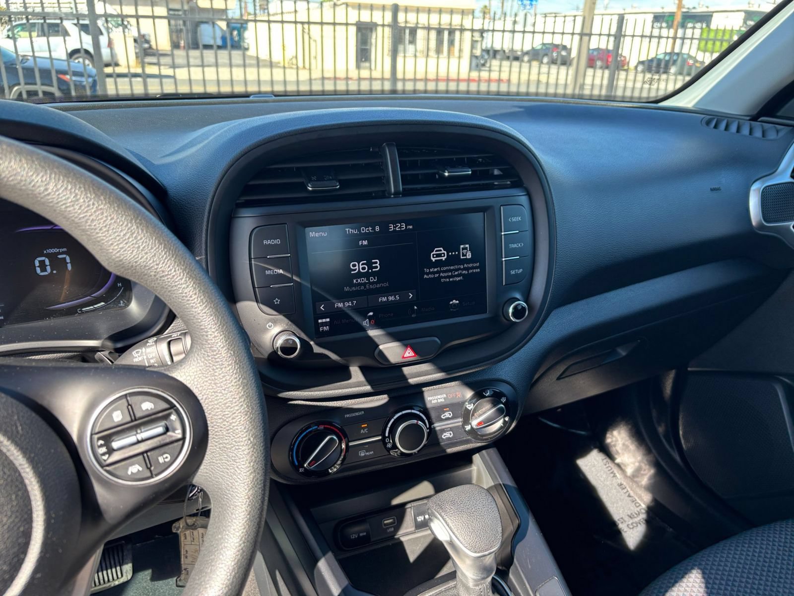 Used 2025 Kia Soul LX w/ LX Technology Package FWD image 16