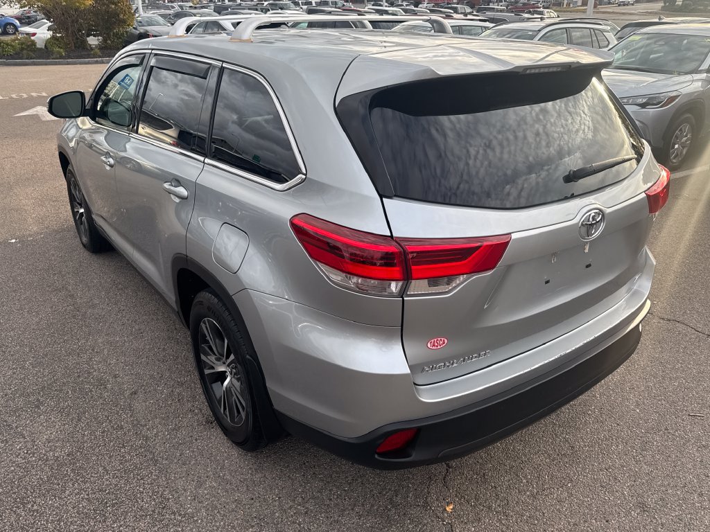 Used 2019 Toyota Highlander LE AWD/4WD image 5
