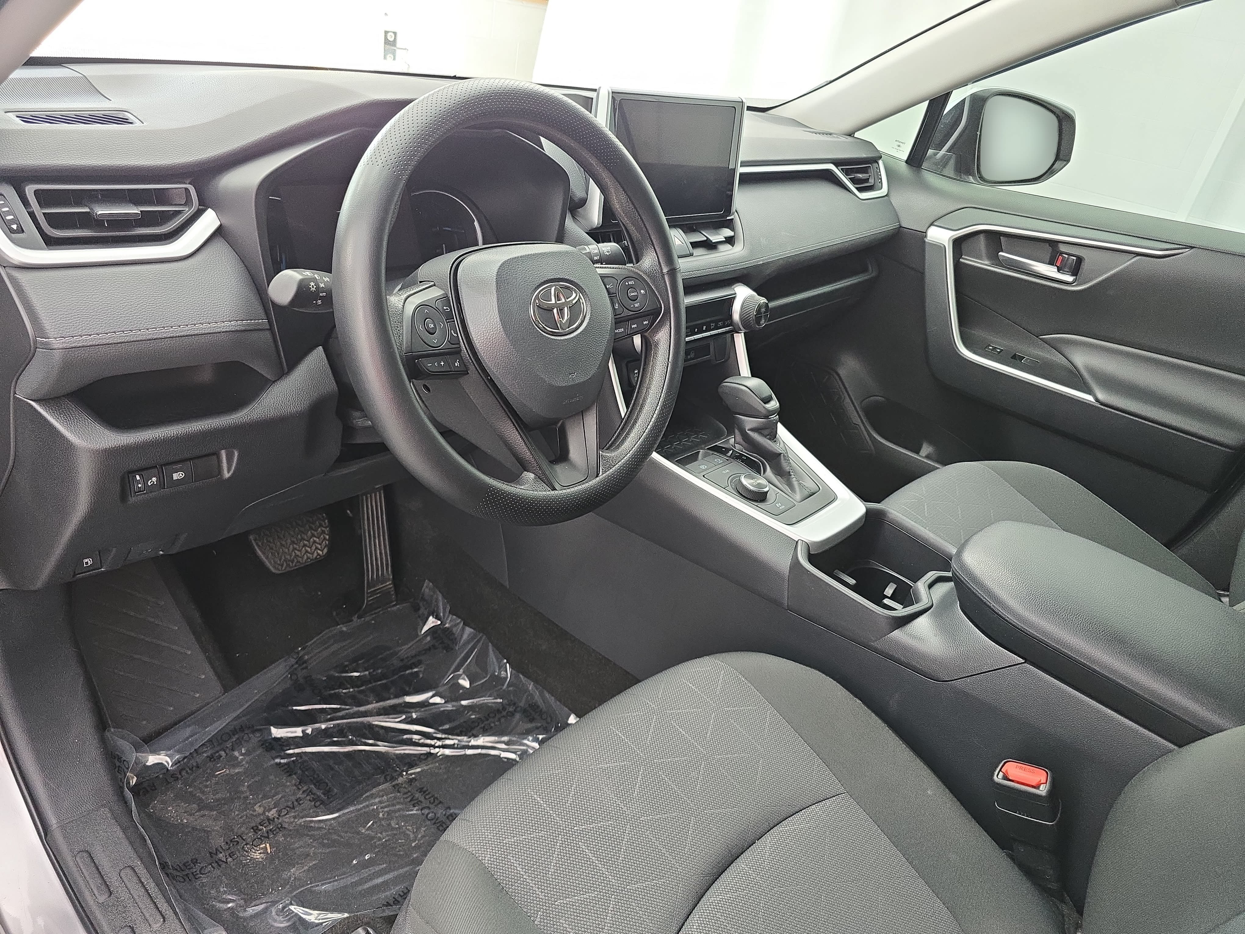 Used 2024 Toyota RAV4 XLE AWD/4WD image 15