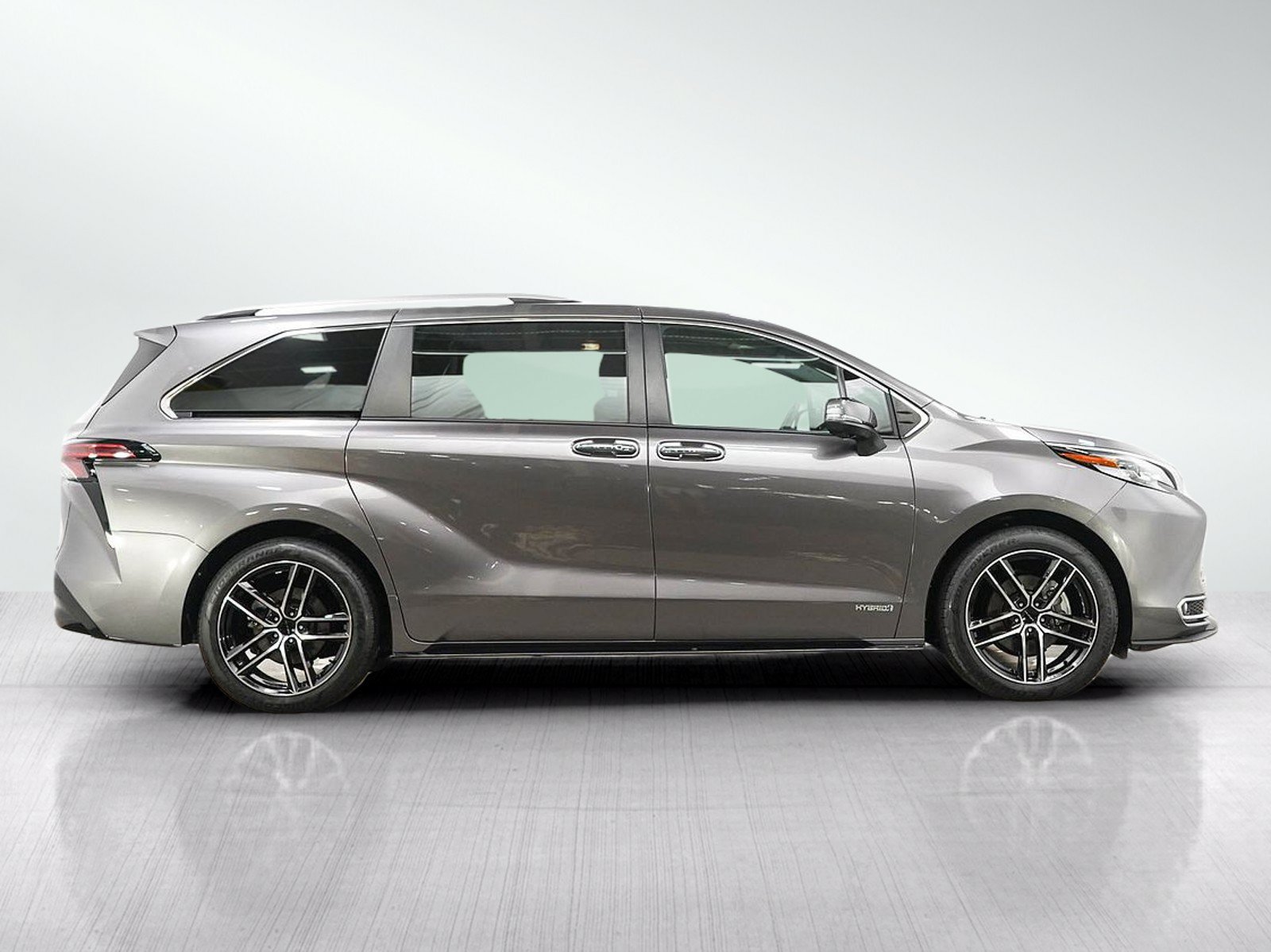 Used 2021 Toyota Sienna Platinum AWD/4WD image 6