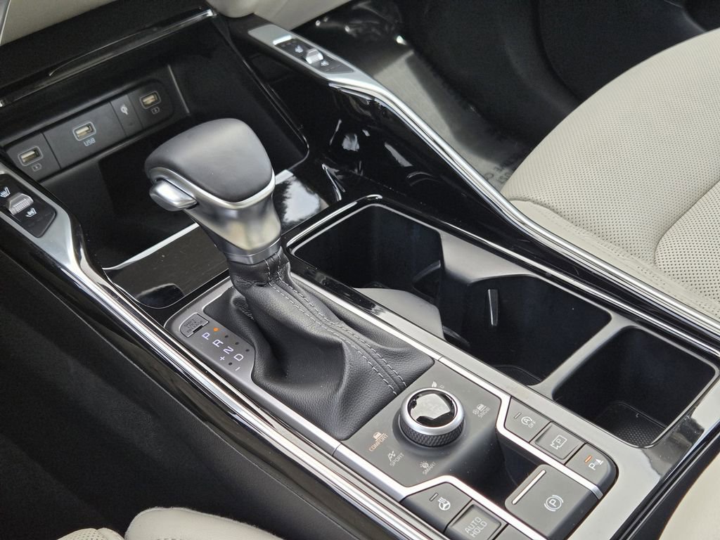 Certified 2023 Kia Sorento SX image 9