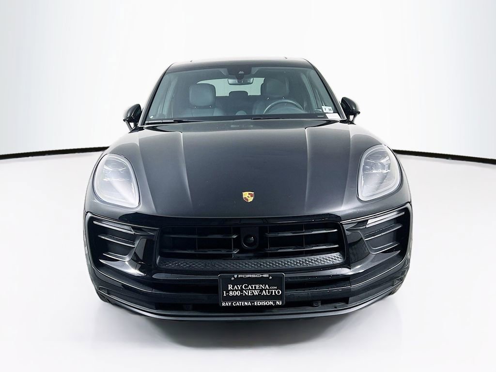 Certified 2025 Porsche Macan AWD/4WD image 6