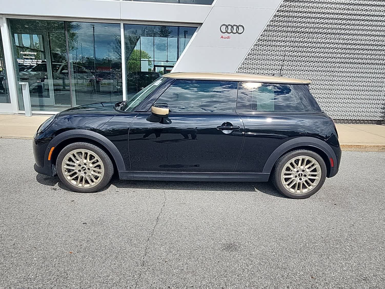 Used 2025 MINI Cooper S FWD image 2