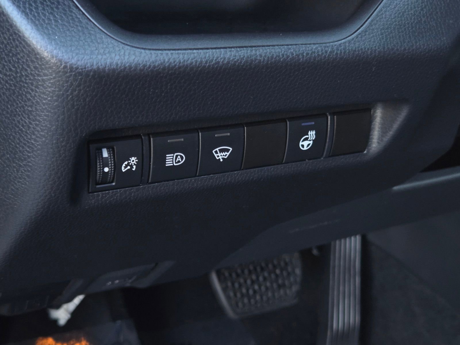 Used 2021 Toyota RAV4 XLE w/ XLE Grade Weather Package image 15