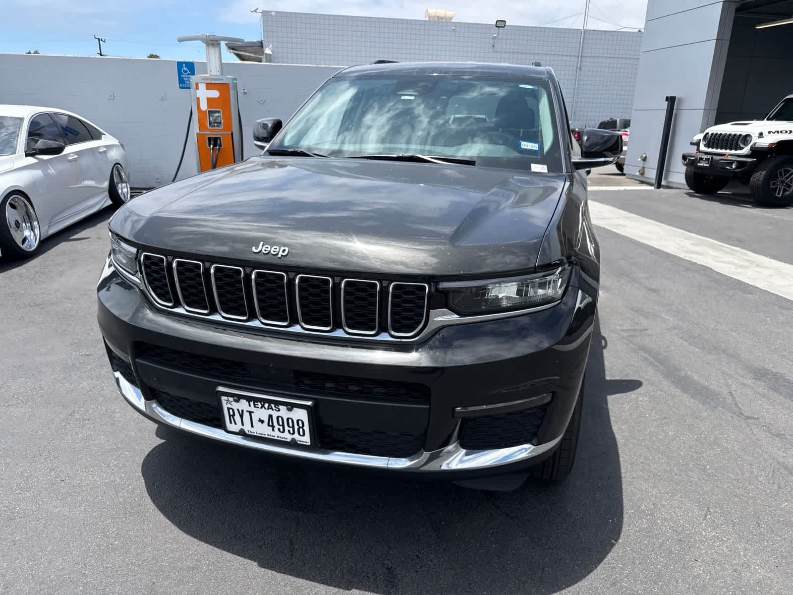 Used 2022 Jeep Grand Cherokee L Limited AWD/4WD image 3