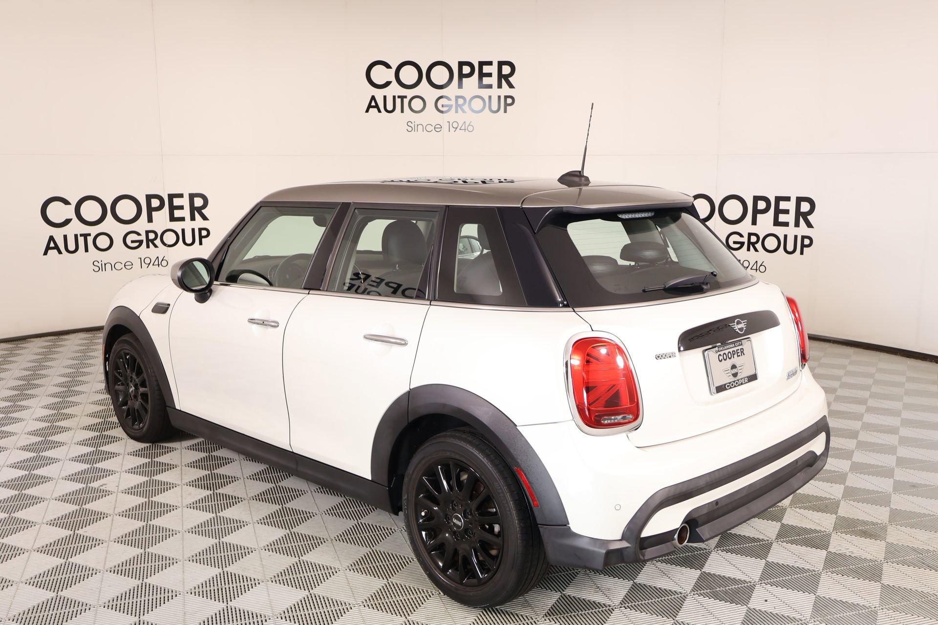 Used 2023 MINI Cooper 4-Door Hardtop FWD image 23