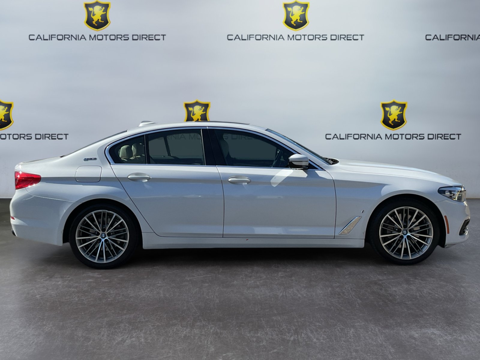 Used 2019 BMW 530e w/ Convenience Package RWD image 4