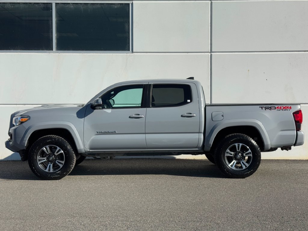 Certified 2019 Toyota Tacoma TRD Sport AWD/4WD image 4