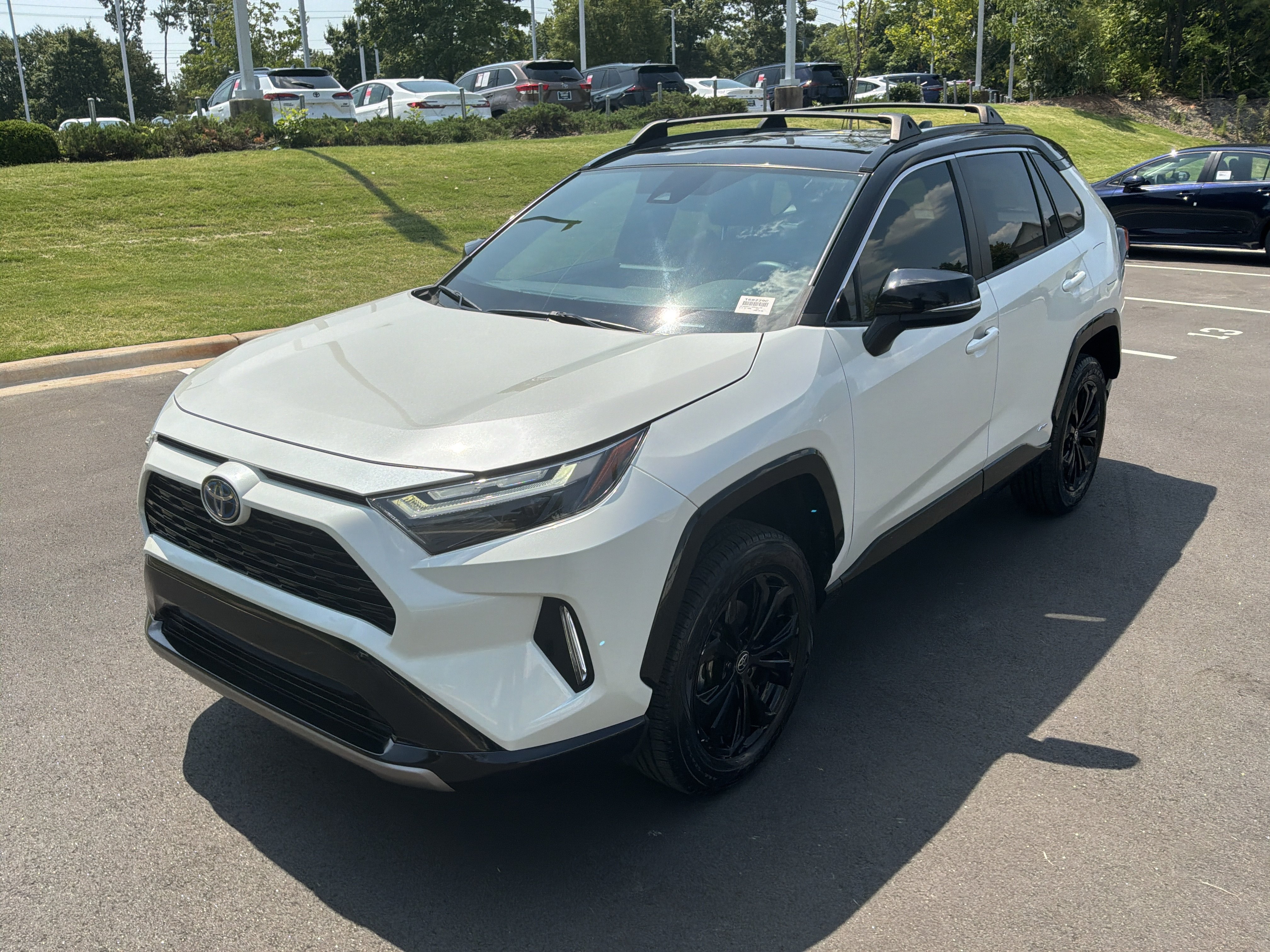 Used 2022 Toyota RAV4 XSE AWD/4WD image 5