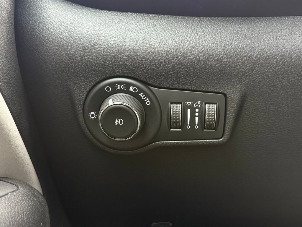 New 2026 Jeep Compass Limited image 18