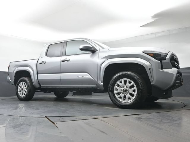 Certified 2026 Toyota Tacoma SR5 AWD/4WD image 37