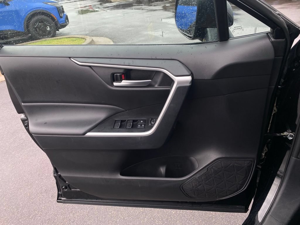 Used 2025 Toyota RAV4 XLE FWD image 18