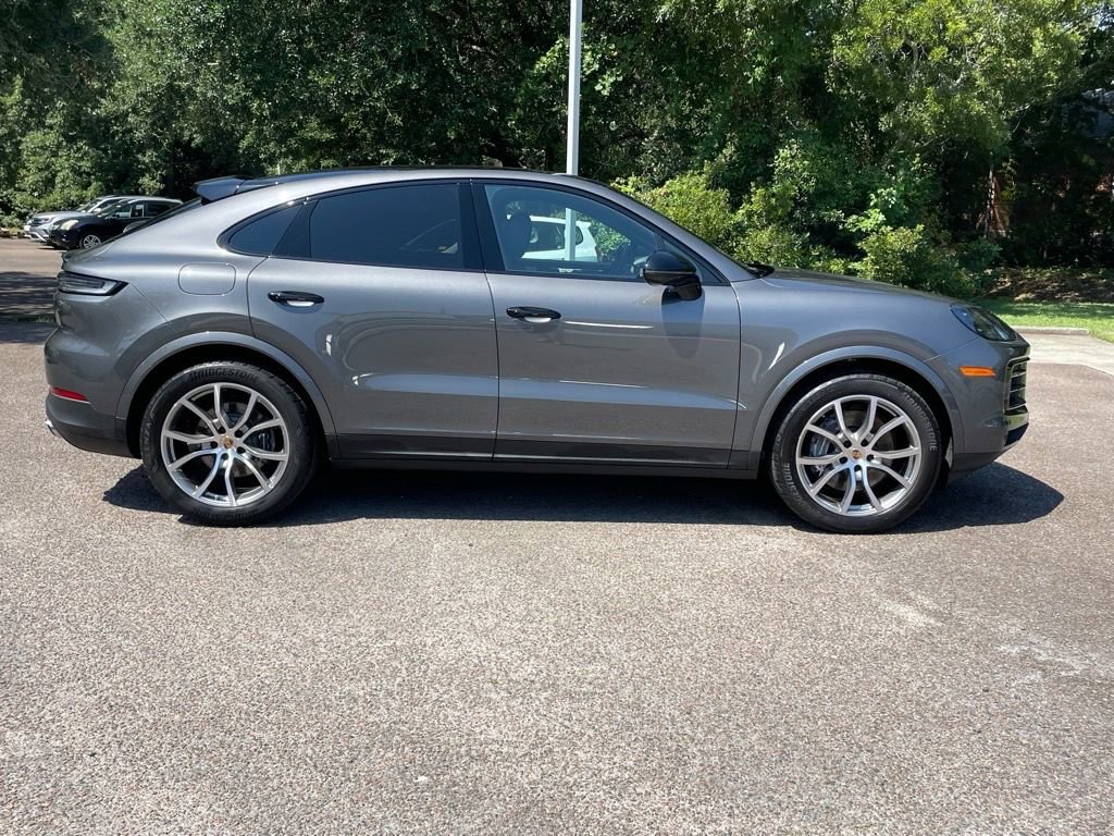 Used 2024 Porsche Cayenne Coupe image 2