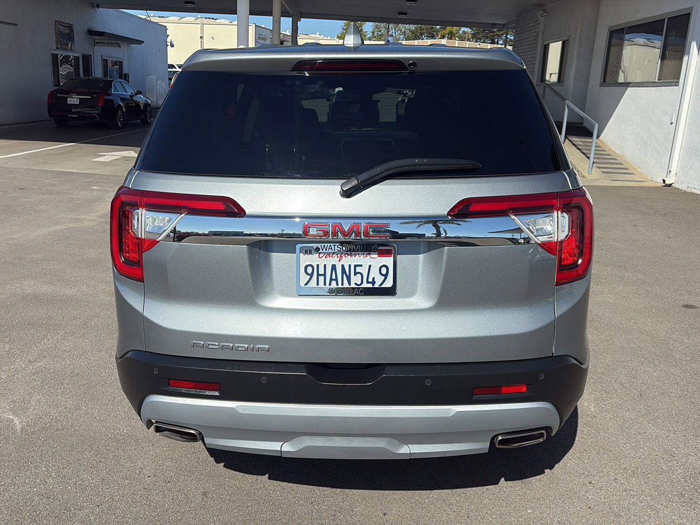 Used 2023 GMC Acadia SLE image 4