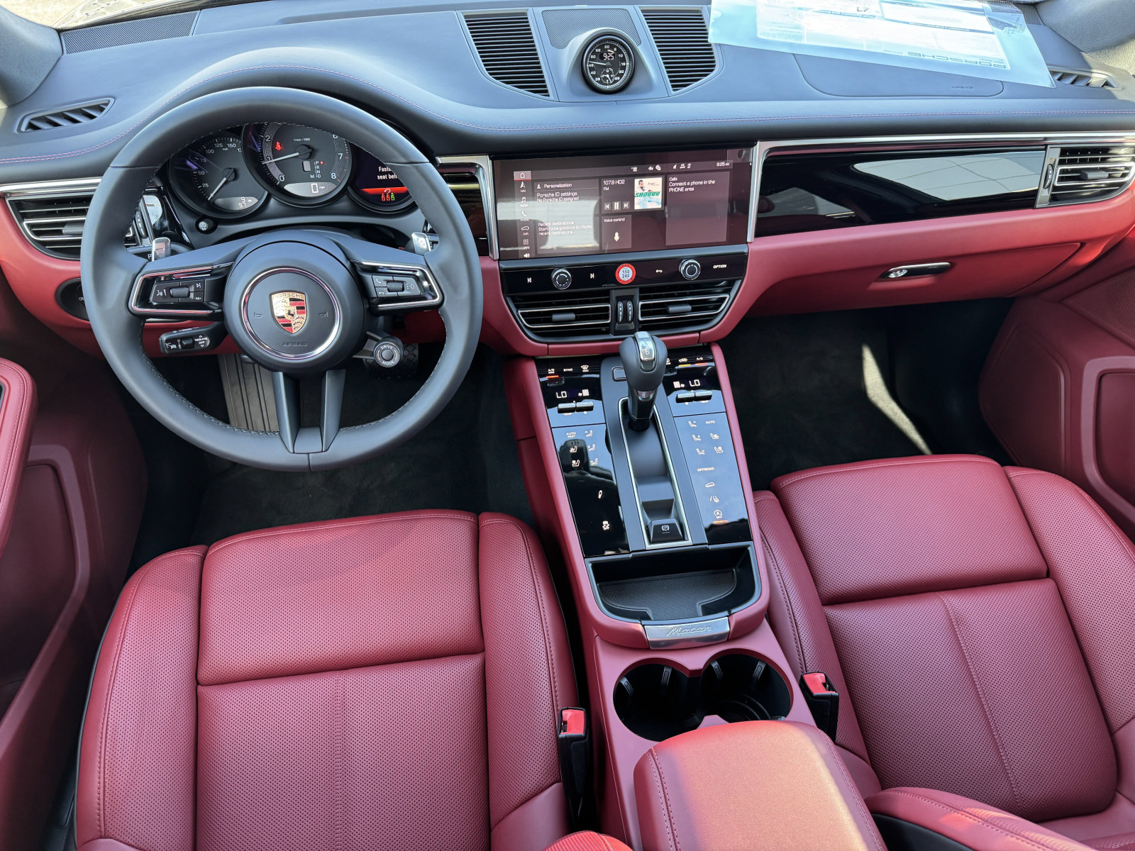 New 2025 Porsche Macan AWD/4WD image 17