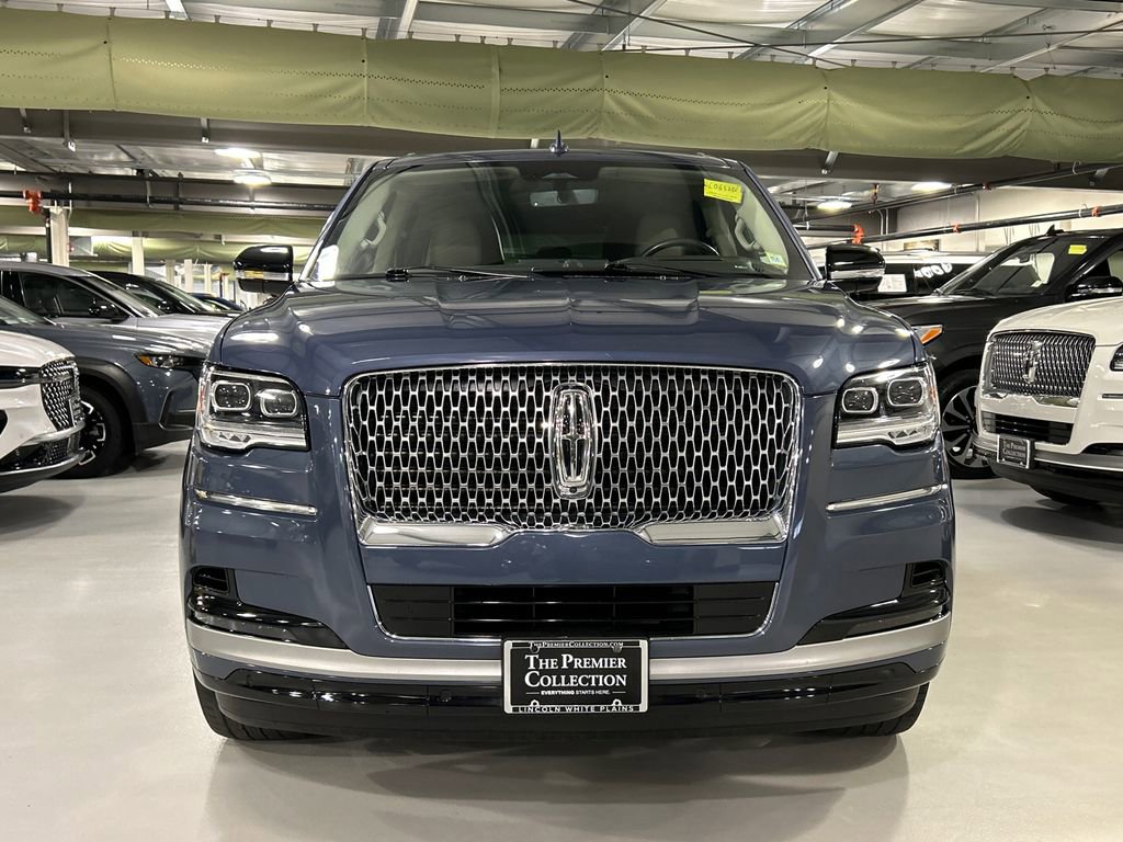 Used 2023 Lincoln Navigator L Reserve AWD/4WD image 6