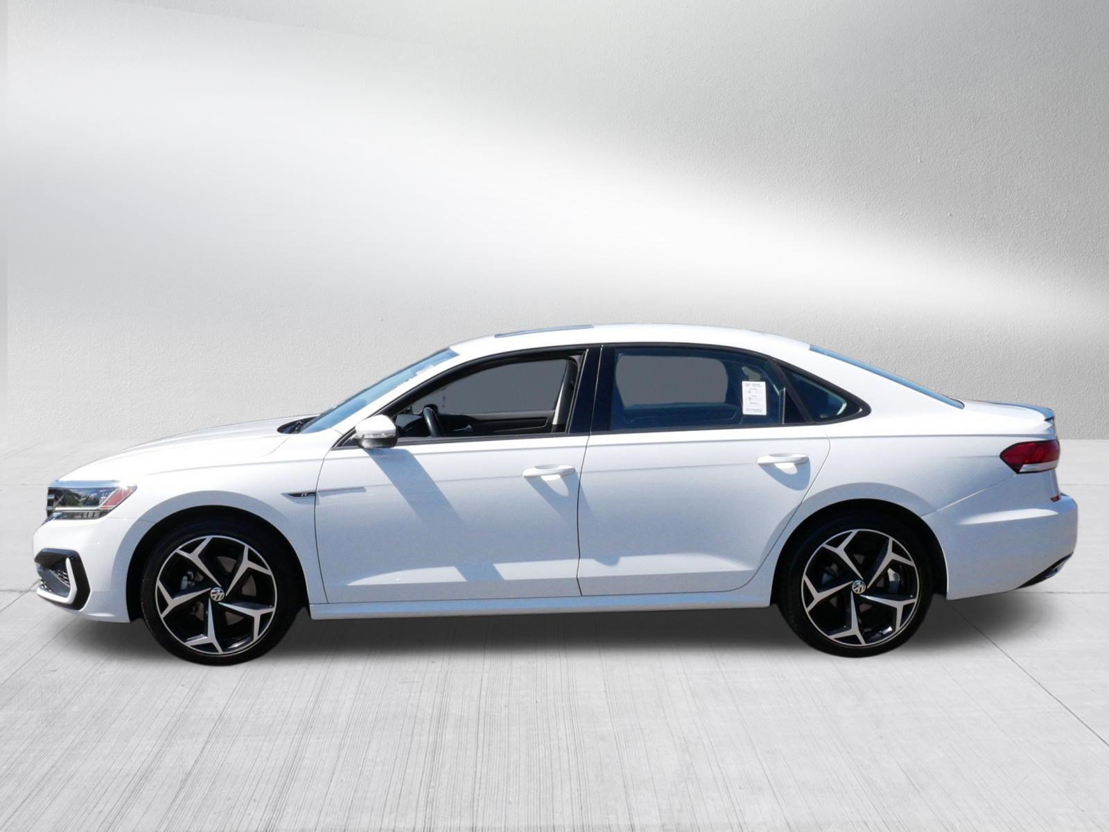 Certified 2020 Volkswagen Passat 2.0T R-Line FWD image 4