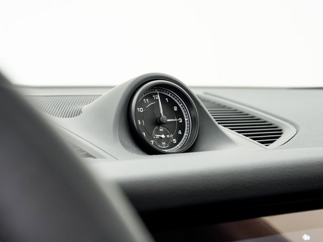 Certified 2025 Porsche Macan image 18