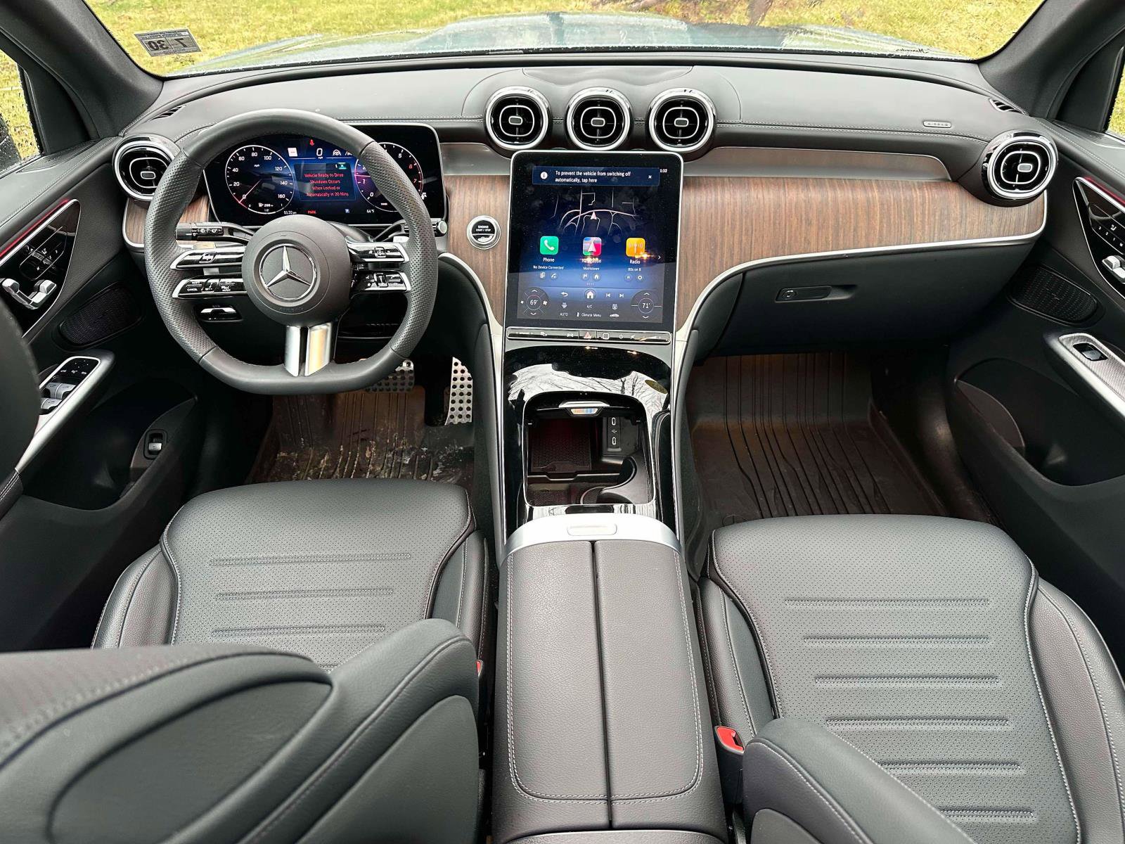 Used 2025 Mercedes-Benz GLC 300 4MATIC image 11